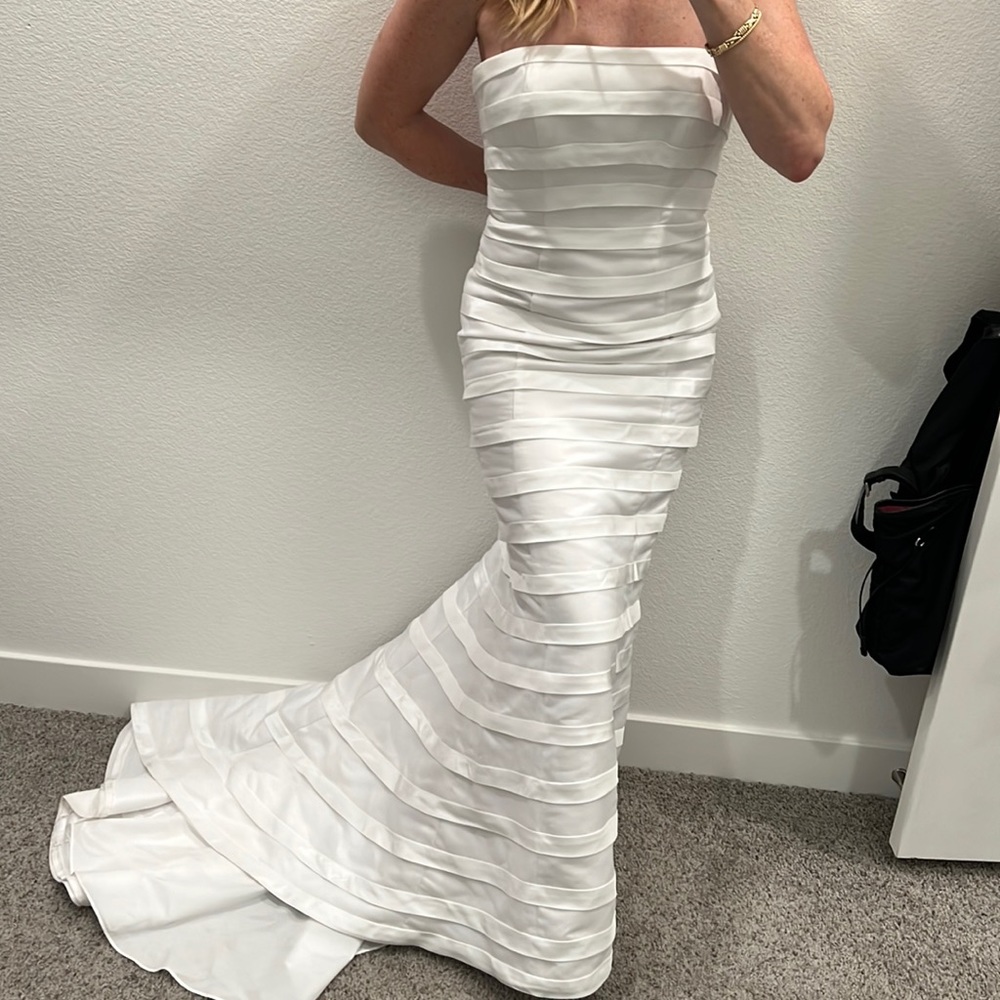 Beautiful wedding dress sz 4